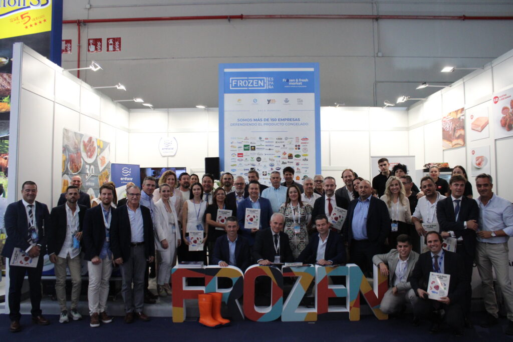 Foto de familia junto a los asociados de Frozen España presentes en Conxemar,